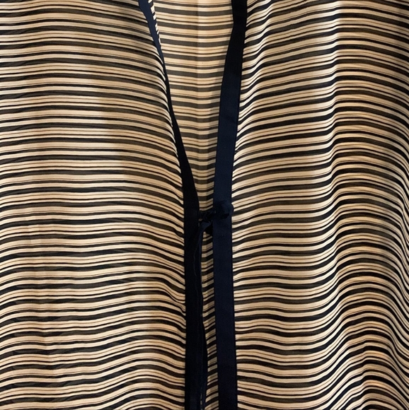 Blouse. Lightweight materials. Brand new. Size S - Picture 4 of 7